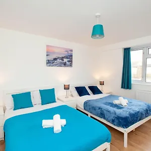 Hébergement de vacances Stunning Four Bedroom House Close To Excel, O2 & With Free Parking