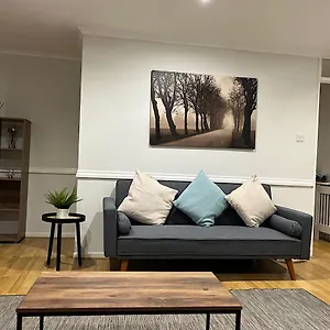 Apartment Lovely 2 Bedroom With Parking Space