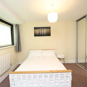 Apartment Lovely 2-bedroom In Docklands, E14