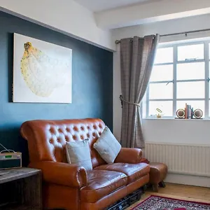 Beautifully Decorated Contemporary 2 Bedroom Flat Appartamento